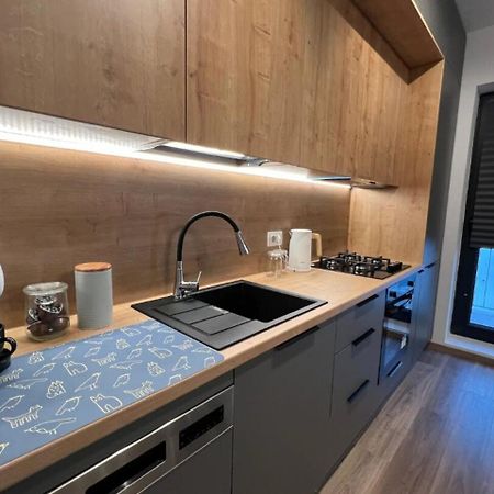High-Rise Luxury Apartment With Free Parking Bukarest Kültér fotó