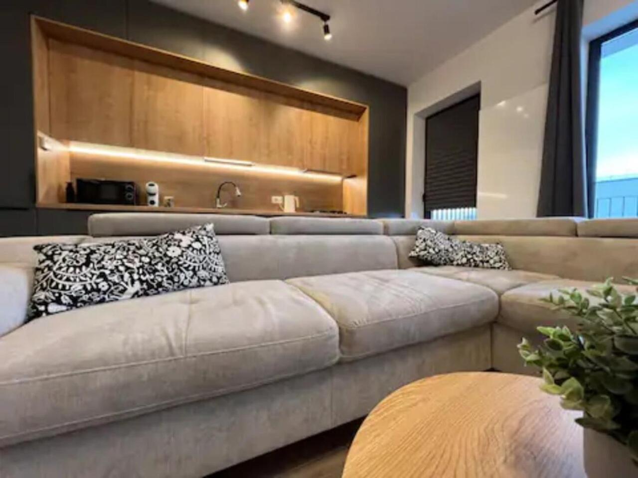 High-Rise Luxury Apartment With Free Parking Bukarest Kültér fotó