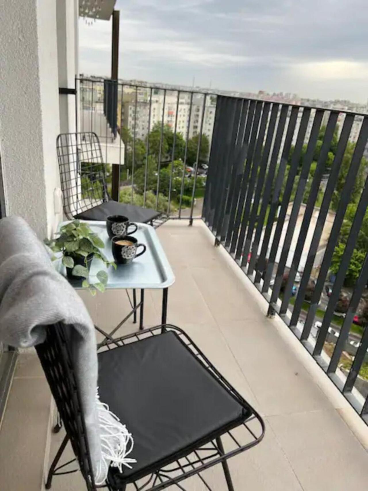 High-Rise Luxury Apartment With Free Parking Bukarest Kültér fotó